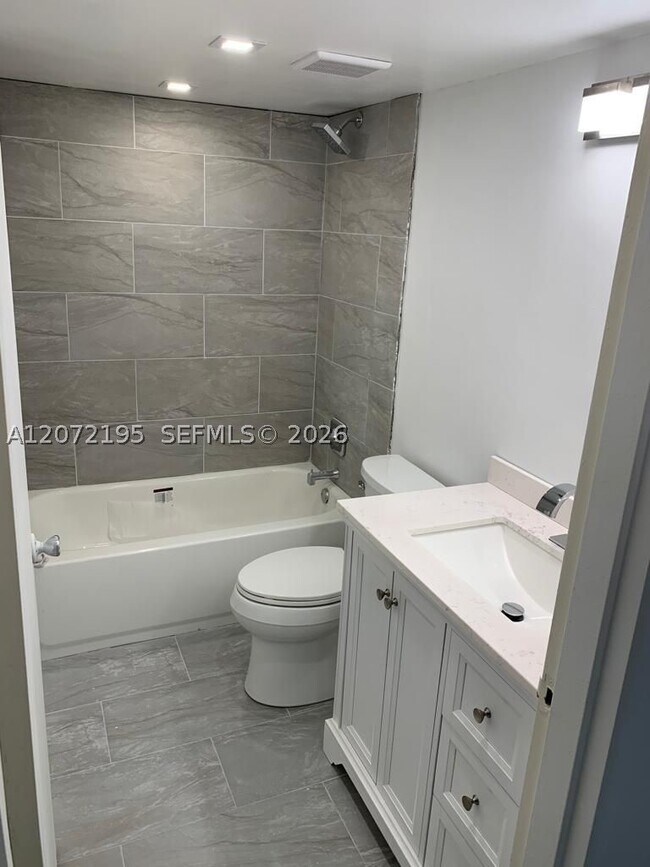 Building Photo - 1035 West Dr