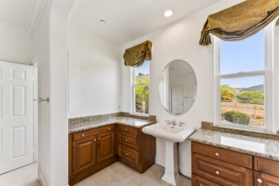 Building Photo - Luxurious, 5450 SqFt,  5 Ensuite Bedrooms ...