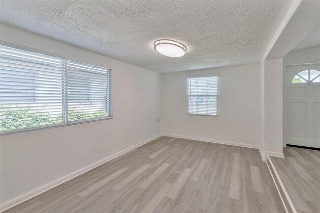 Building Photo - 2312 Belmar Dr