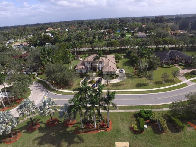 Building Photo - 2750 Jockey Cir