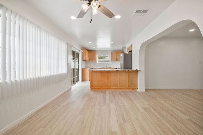 Building Photo - Beautiful Remodeled 3 Bedroom Duplex