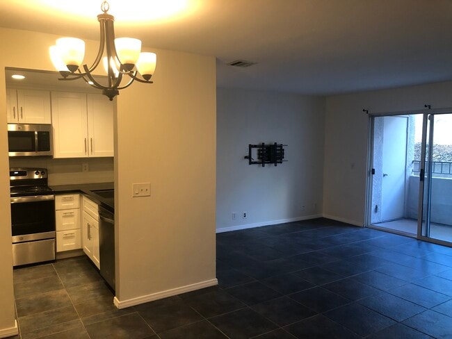 Building Photo - 3078 Broadway