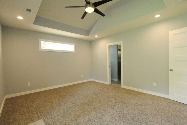 Building Photo - 625 E Cozy St