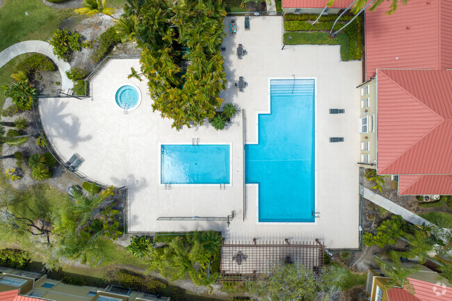 Building Photo - Venetian Gardens at Country Club of Miami
