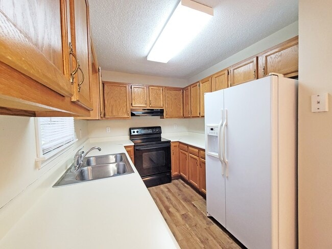 Building Photo - 807B Edgemont Terrace SW