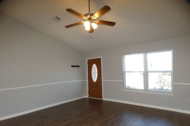 Building Photo - 4-Bedroom Home On Cul-De-Sac