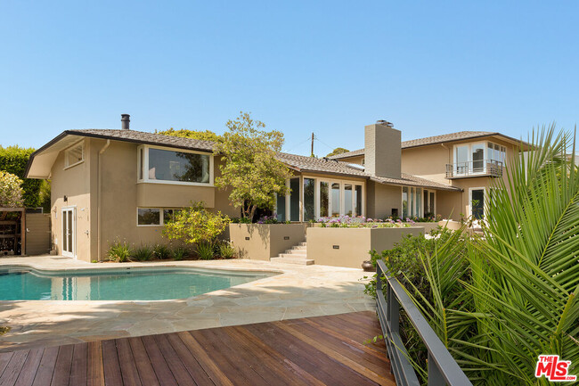 Building Photo - 500 Amalfi Dr