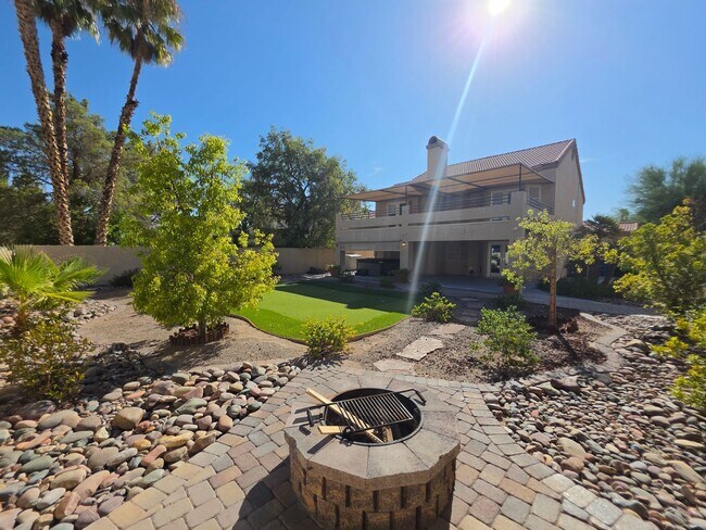 Building Photo - Spacious Home in the Heart of Green Valley