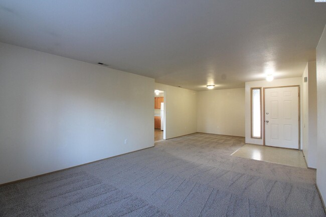 Building Photo - 3 Bed/2 Bath Rambler in West Pasco