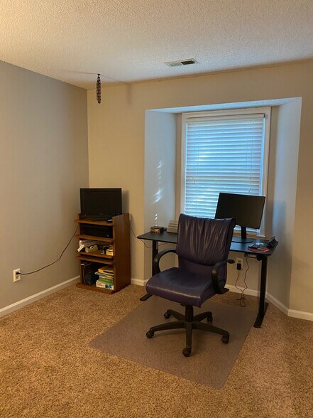 Building Photo - 1511 Creekwood Ct