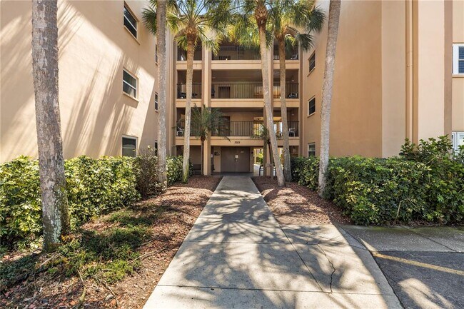 Building Photo - 2525 W Bay Dr