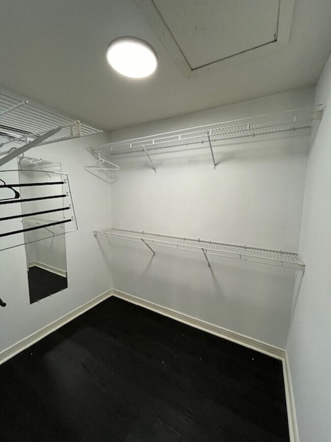 Building Photo - Beautiful and completely Renovated 3/2 fen...