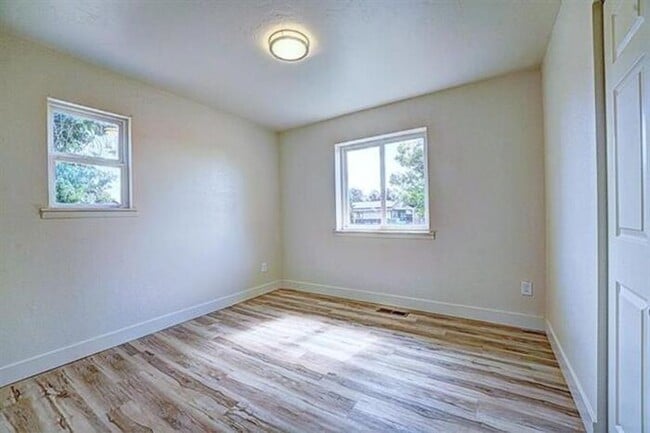 Building Photo - Stunning home in highly sought neighborhood!