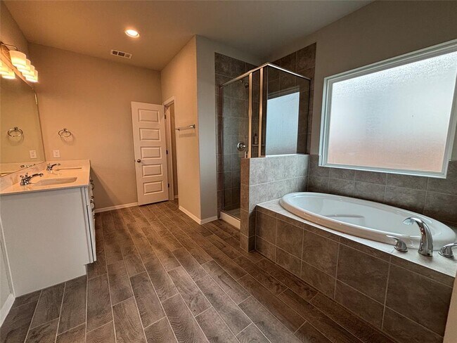 Building Photo - 11616 Comano Dr