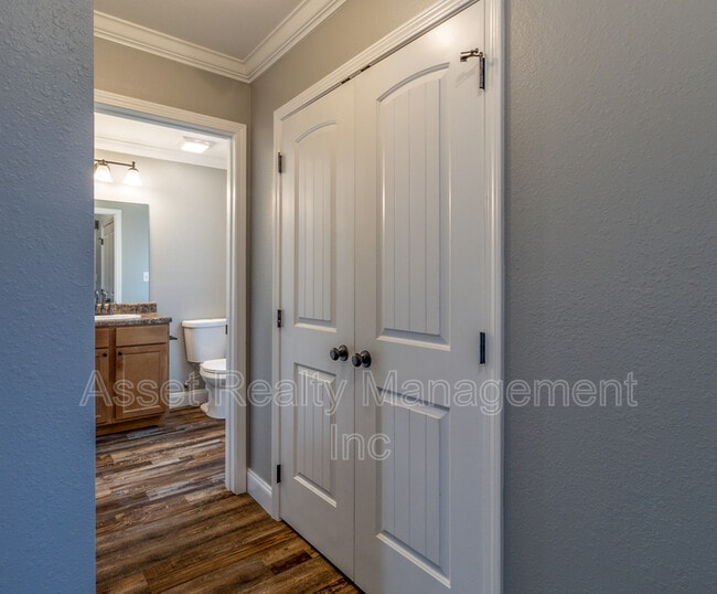 Building Photo - 926 Warrior Hill Dr