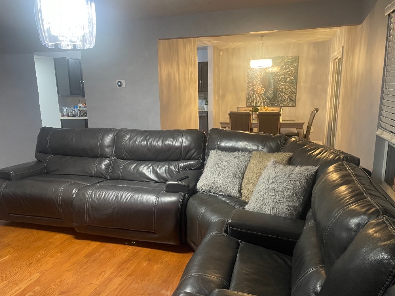 Building Photo - 264 Lyn Gardens Way