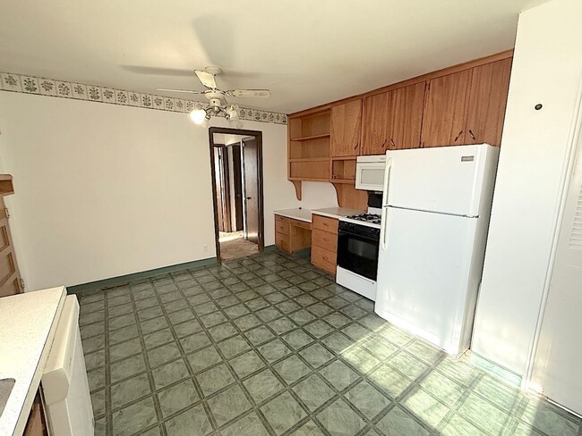 Building Photo - Four Bedroom Spacious Home Available