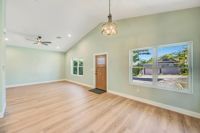 Building Photo - 515 Harrison Ave