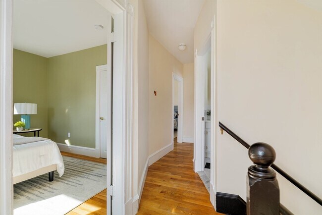 Building Photo - 87 College Ave