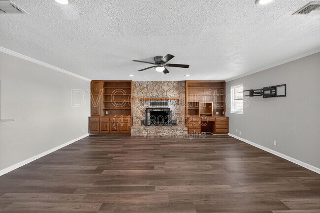 Building Photo - 936 N Las Vegas Trail