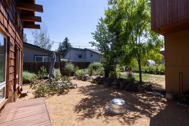 Building Photo - Furnished 2 Bed 2 Bath on Bend's Westside ...