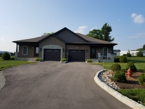 Building Photo - 152 Hayden Dr