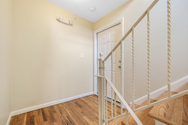 Building Photo - 14 Birks Pl