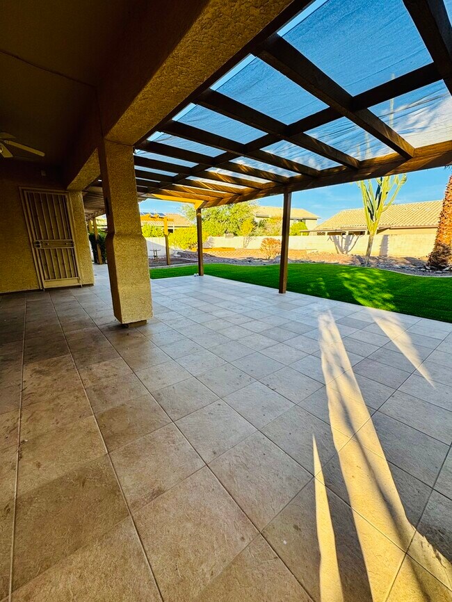 Building Photo - FOR RENT