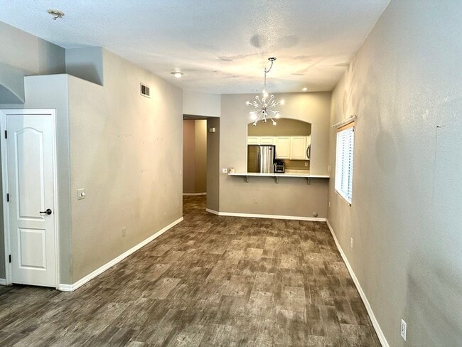 Building Photo - Gorgeous 2 bedroom / 2 bath condo in The E...