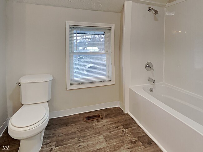 Building Photo - 116 UNIT B S B St