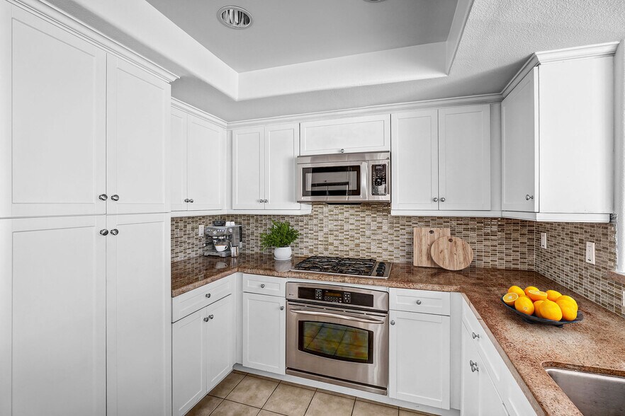 Building Photo - 7249 Franklin Ave