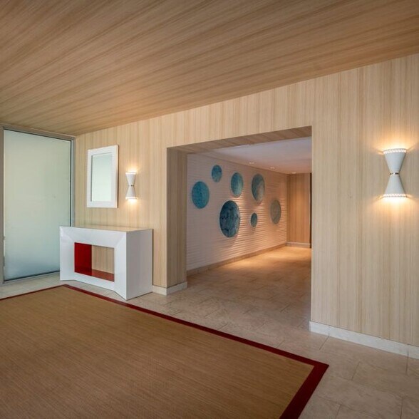 Building Photo - 1550 Brickell Ave