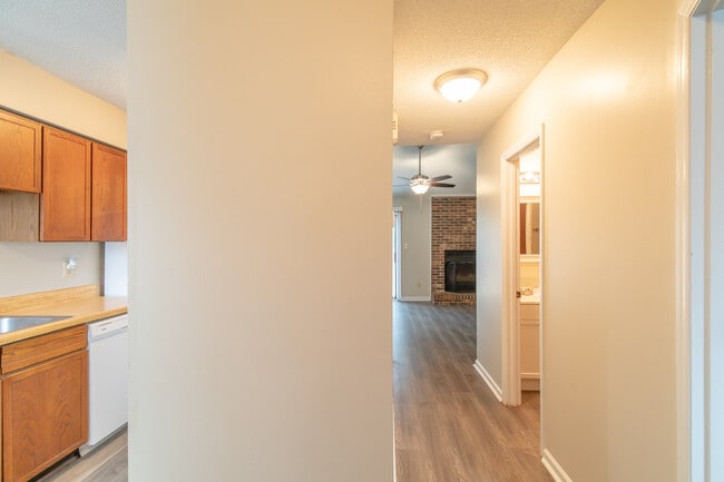 Building Photo - 1924 Greenstone Ct