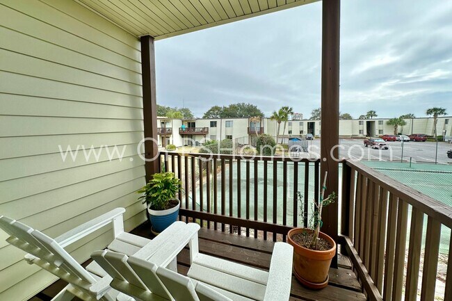 Building Photo - 308 Miracle Strip Pkwy SW