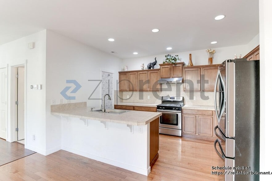 Building Photo - 1521 50th St NE