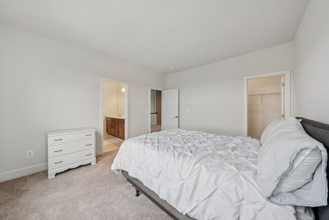 Building Photo - 101 Milvian Wy SE