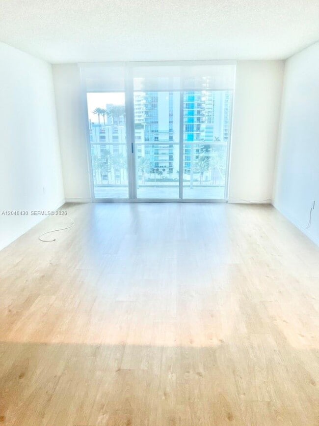 Building Photo - 1155 Brickell Bay Dr