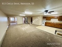 Building Photo - 10 9th Ave SW