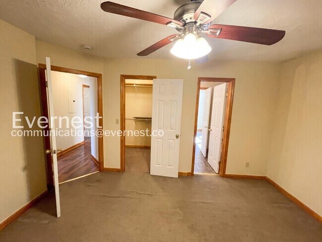 Building Photo - 3-Bed/2-Bath Townhome in Salemtown/Available Now!
