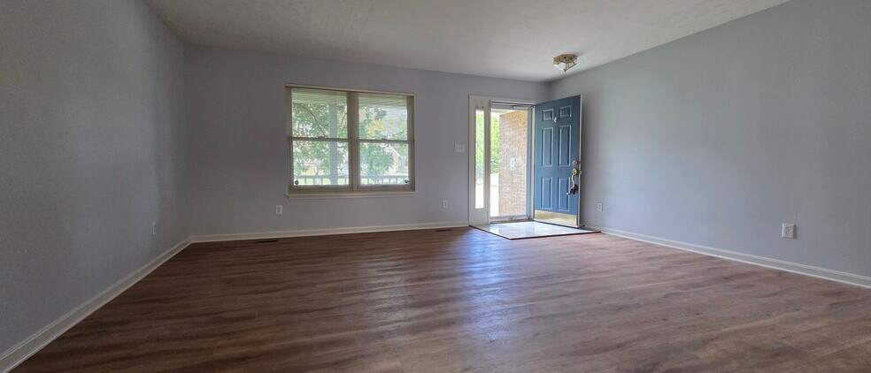 Building Photo - 13606 Saddlecreek Dr