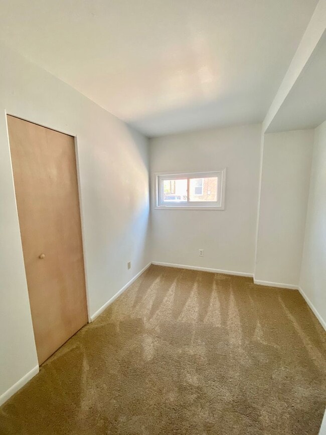 Building Photo - Four Bedroom, Two Full Bathroom - Steps to EMU's Campus