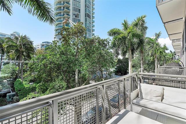 Building Photo - 6000 Collins Ave