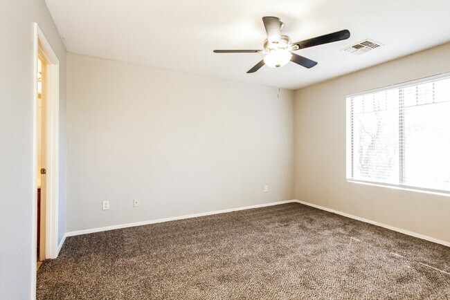 Building Photo - 12938 W Fleetwood Ln