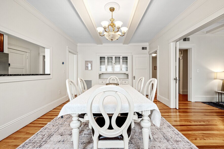 Building Photo - 9 Ivanhoe Rd