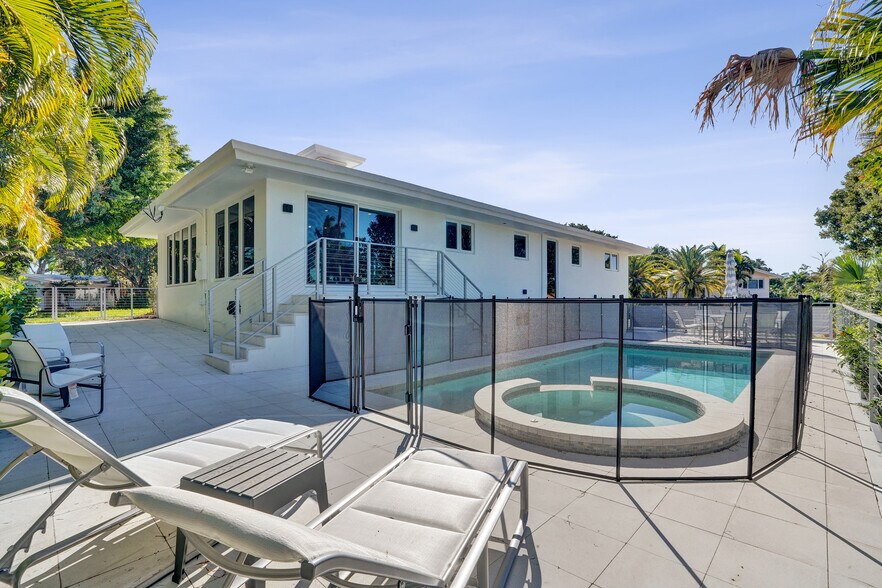 Heated Pool with Spa - 1673 Bel Air Ave