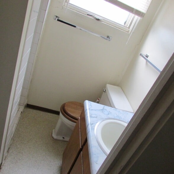 Building Photo - 1120 10th Ave NW