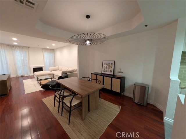 Building Photo - 585 N Rossmore Ave