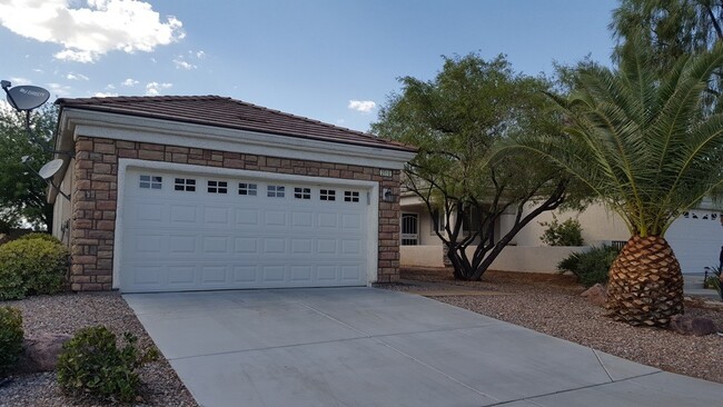 Building Photo - Beautiful Single Story Home in the heart o...