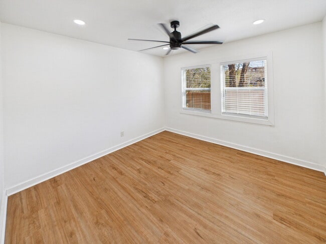 Building Photo - 607 Foch St