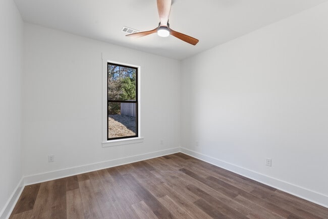 Building Photo - 19 Denali Dr